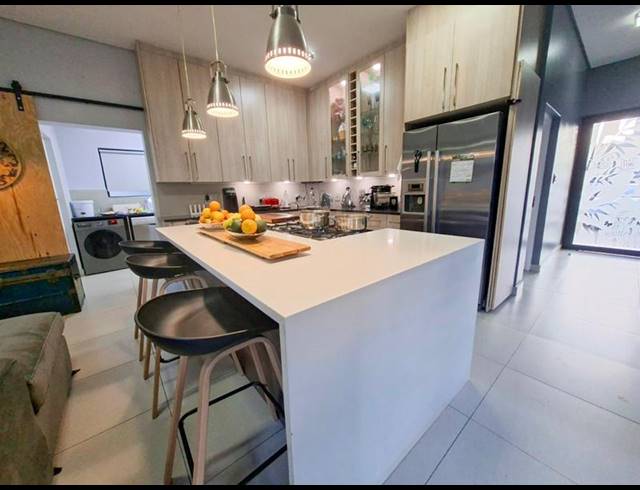 3 BEDROOM HOUSE FOR SALE IN MIDSTREAM ESTATE